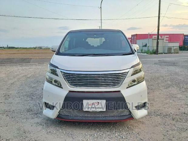 Toyota Vellfire 2009 White