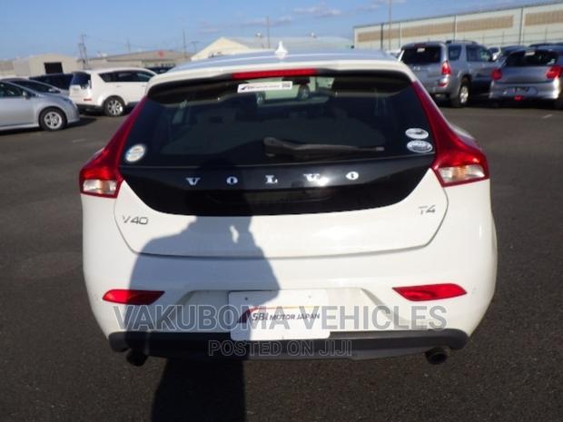 Volvo V40 2014 Pearl