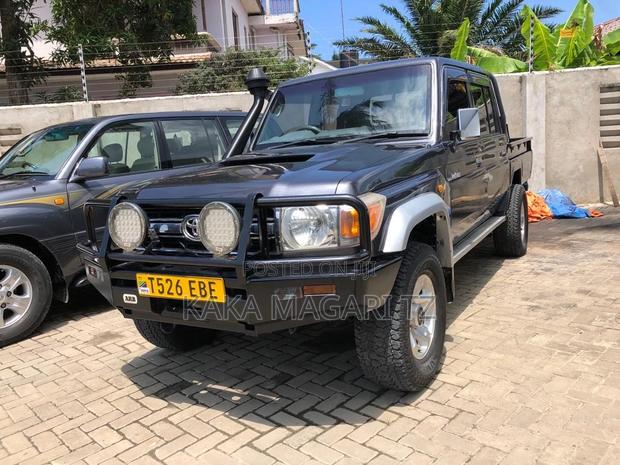 Toyota Land Cruiser 2013 Blue