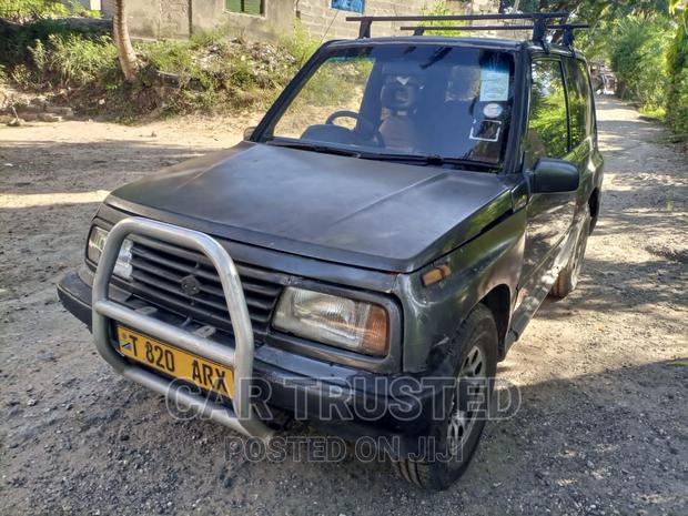 Suzuki Escudo 2000 Black