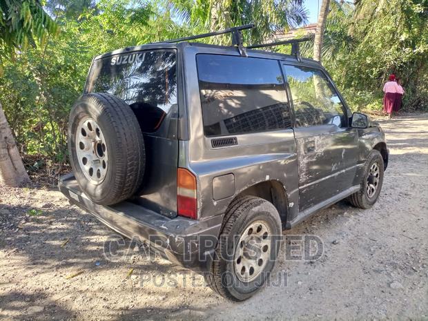 Suzuki Escudo 2000 Black