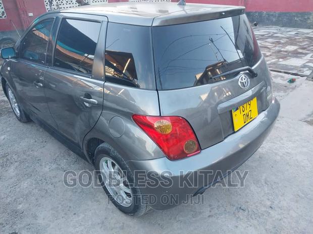 Toyota IST 2004 Gray