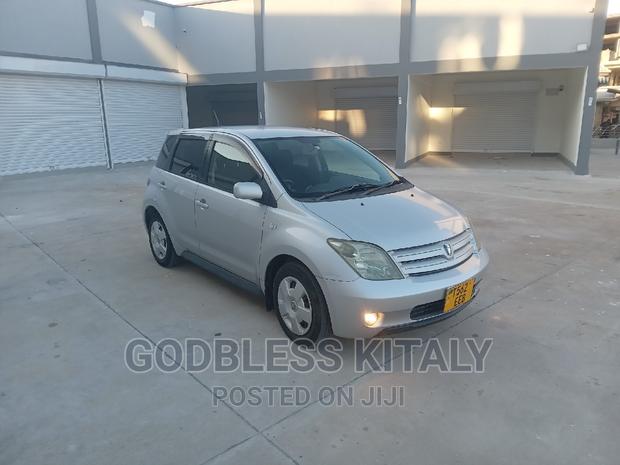Toyota IST 2004 Silver