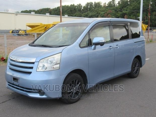 Toyota Noah 2007 Blue