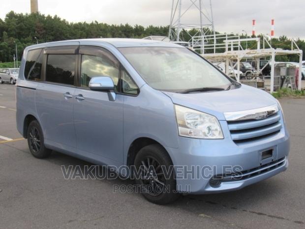 Toyota Noah 2007 Blue