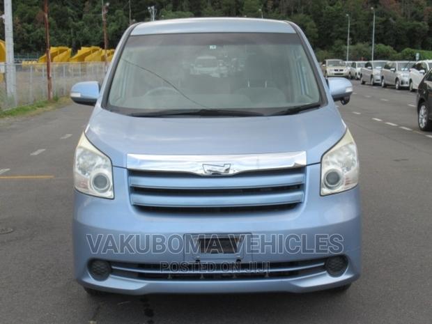 Toyota Noah 2007 Blue