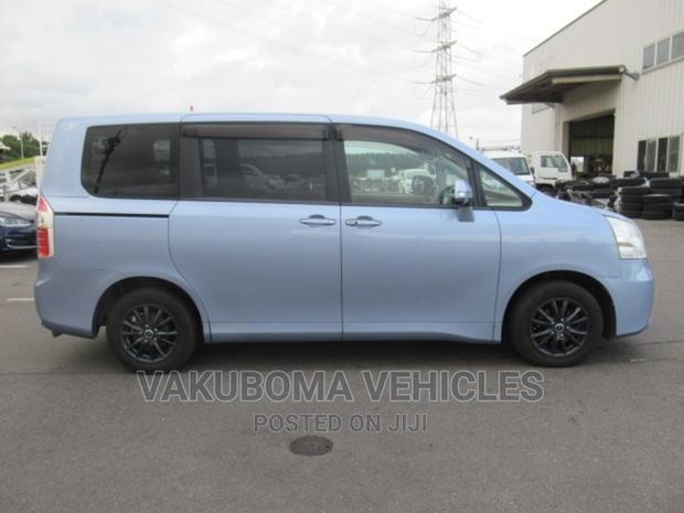 Toyota Noah 2007 Blue