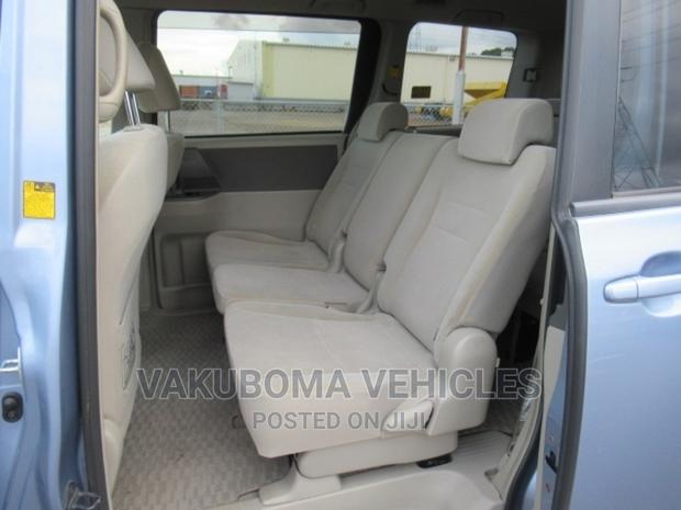 Toyota Noah 2007 Blue