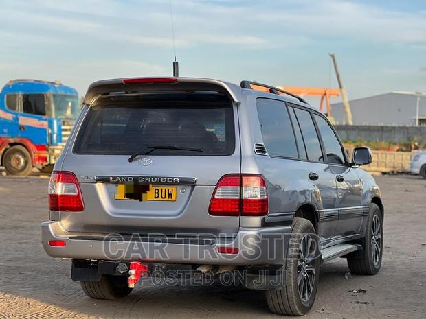 Toyota Land Cruiser HDJ 100 2003 Silver