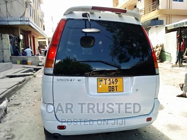Toyota Noah 2.0 AWD (8 Seater) 2001 White