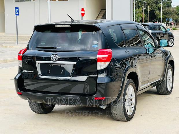 Toyota Vanguard 2010 Black
