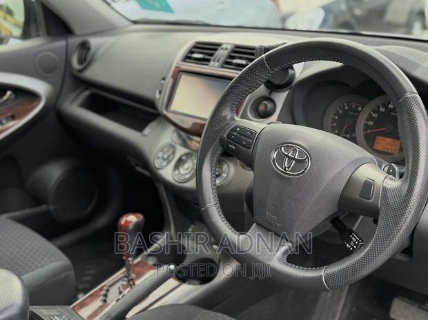 Toyota Vanguard 2011 Burgundy