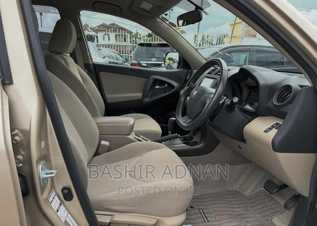 Toyota Vanguard 2010 Gold