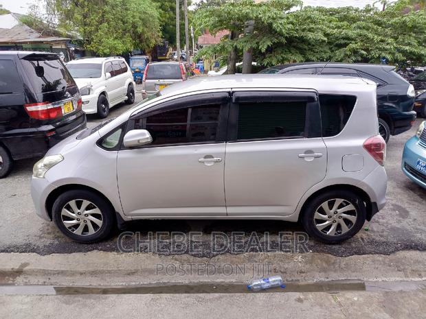 Toyota Ractis 2005 Silver