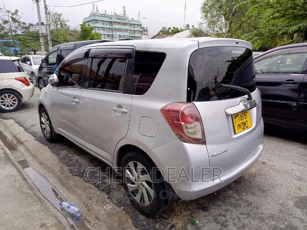 Toyota Ractis 2005 Silver