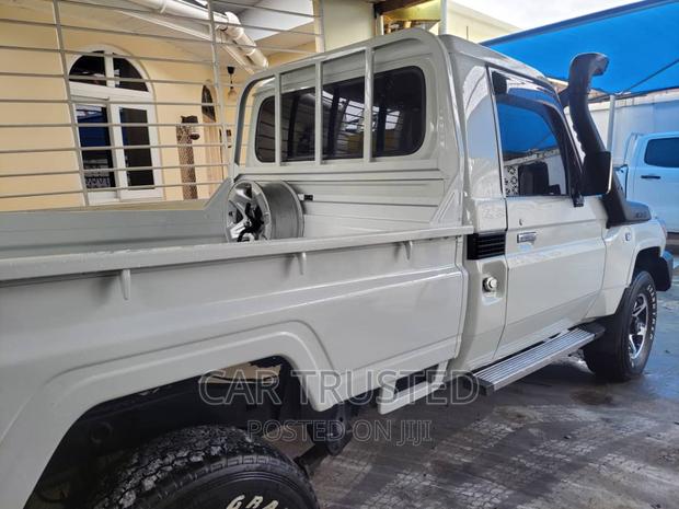 Toyota Land Cruiser 4.0 V6 GX 2009 White