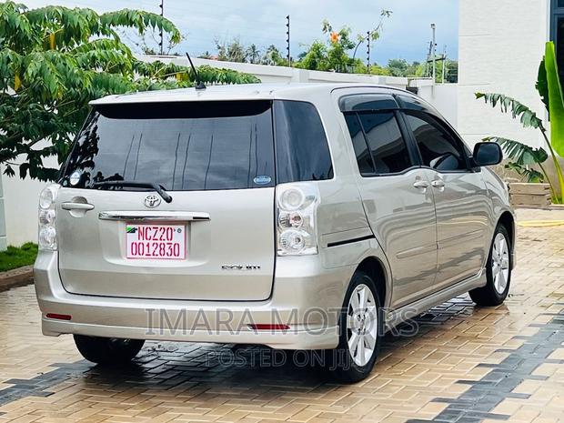 Toyota Raum 2005 Silver