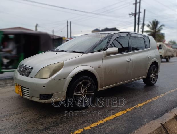 Toyota Opa 1.8 FWD 2002 Beige