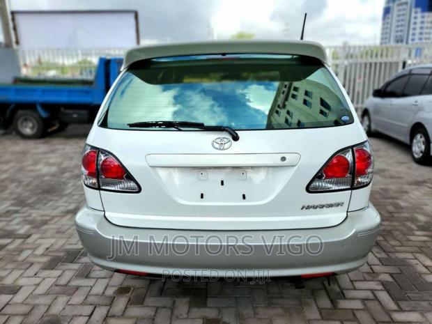 Toyota Harrier 2001 White