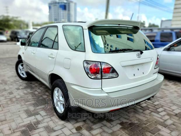 Toyota Harrier 2001 White