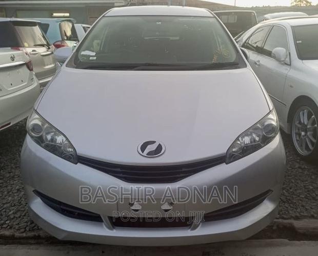 Toyota Wish 2010 Silver