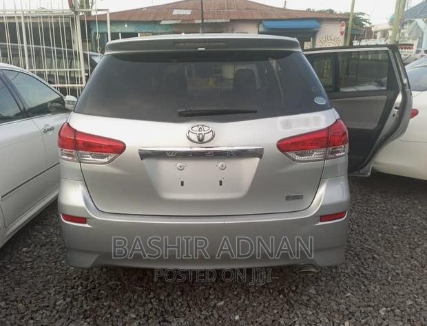 Toyota Wish 2010 Silver