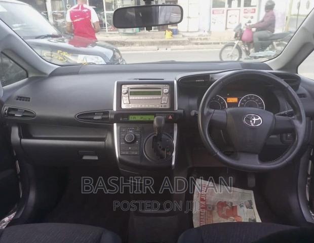 Toyota Wish 2010 Silver