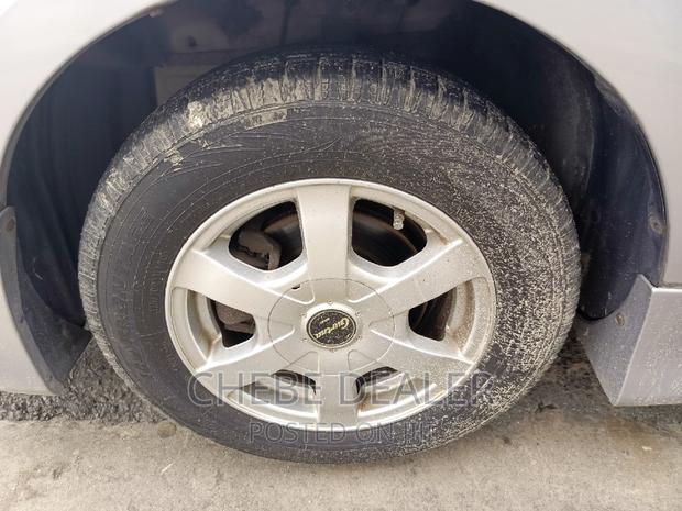 Toyota Sienta 2004 Silver