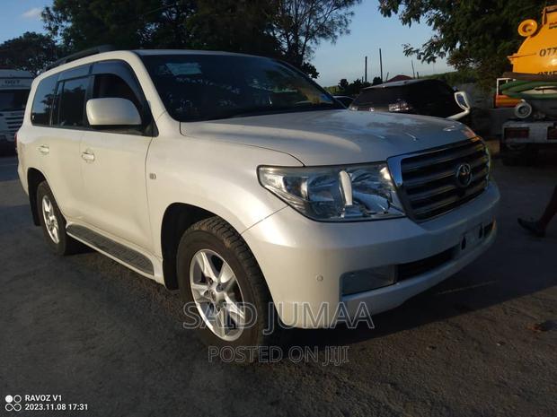 Toyota Land Cruiser 4.6 V8 AX 2009 Pearl