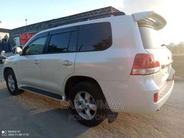 Toyota Land Cruiser 4.6 V8 AX 2009 Pearl