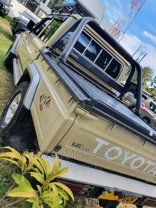 Toyota Land Cruiser 2018 Gold