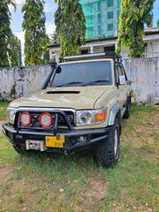 Toyota Land Cruiser 2018 Gold for sale