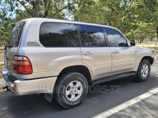 Toyota Land Cruiser 2005 White