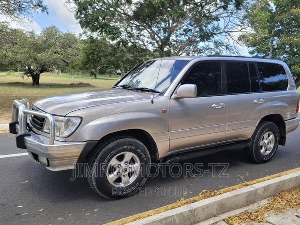 Toyota Land Cruiser 2005 White