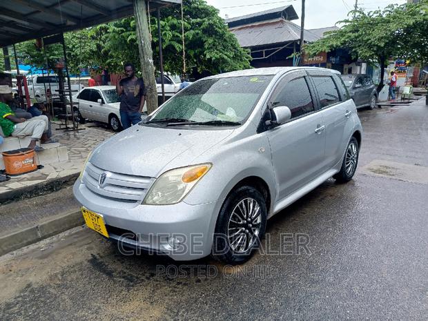 Toyota IST 2005 Silver