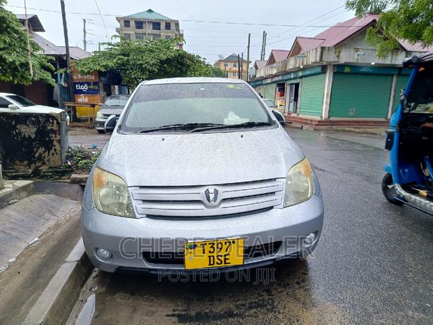 Toyota IST 2005 Silver