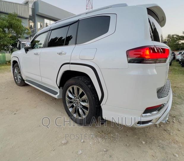 Toyota Land Cruiser 2022 White