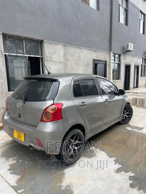 Toyota Vitz 1.5 FWD 5dr 2005 Gray