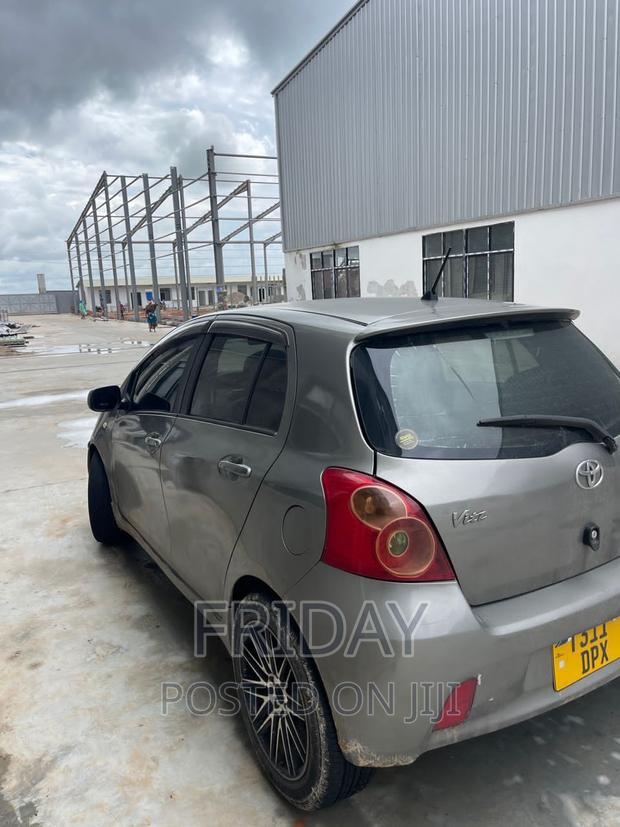 Toyota Vitz 1.5 FWD 5dr 2005 Gray
