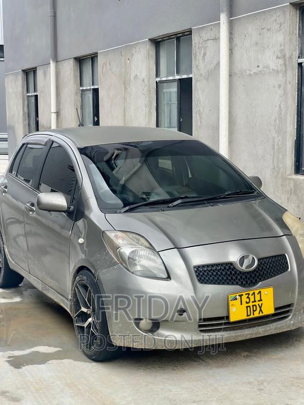Toyota Vitz 1.5 FWD 5dr 2005 Gray