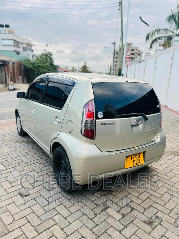 Toyota Passo 2004 Silver