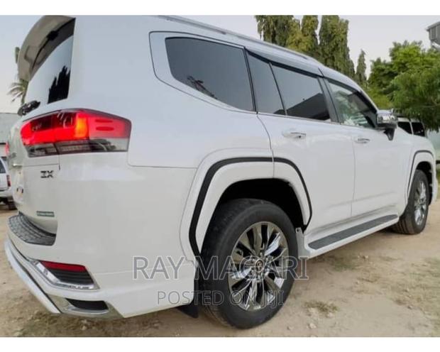 Toyota Land Cruiser 2022 White