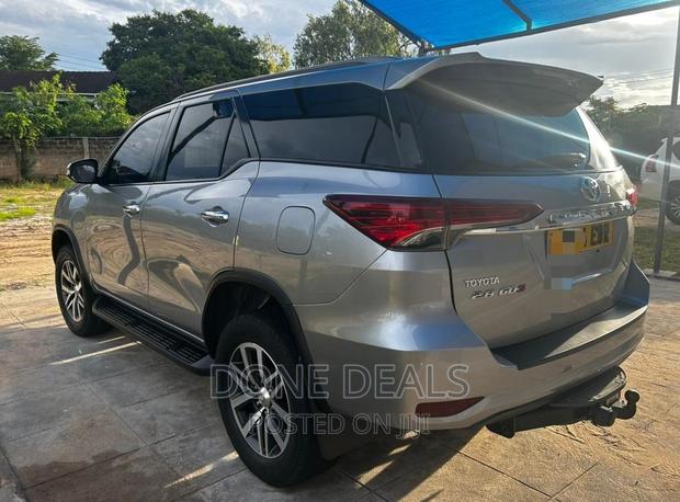 Toyota Fortuner 2016 Silver