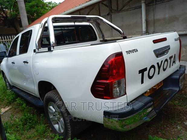 Toyota Hilux 2019 Black