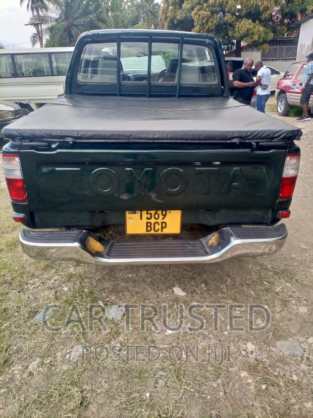 Toyota Hilux 2003 Green