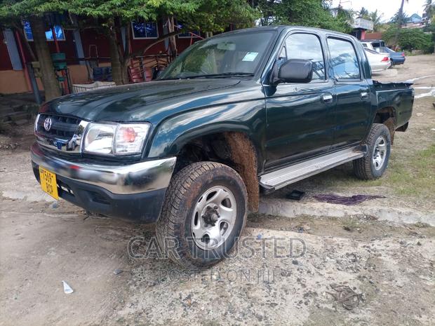 Toyota Hilux 2003 Green