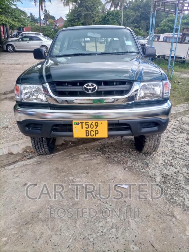 Toyota Hilux 2003 Green