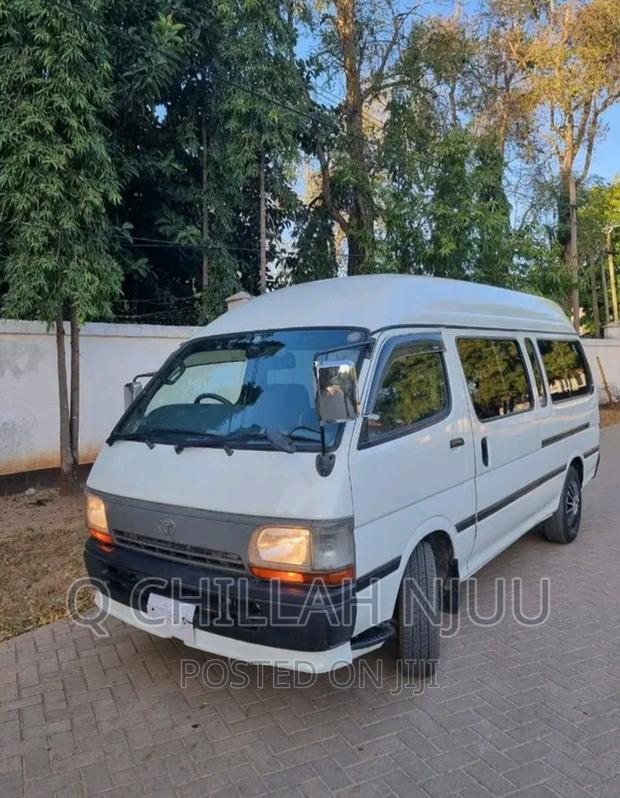Toyota HiAce 2000 White