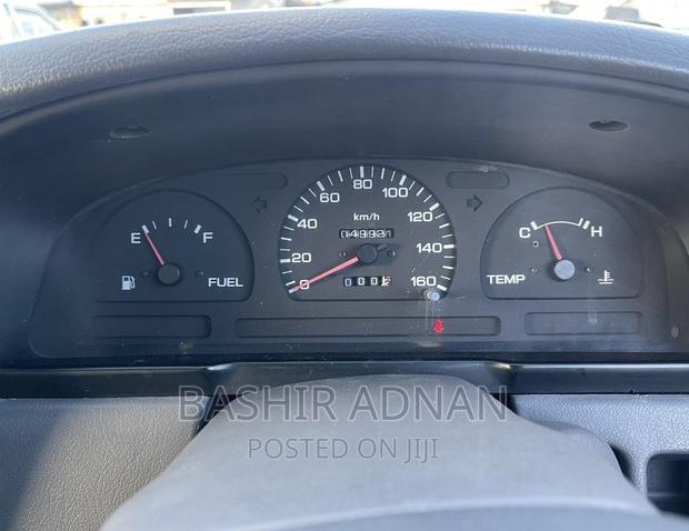 Nissan Pick-Up 1990 White