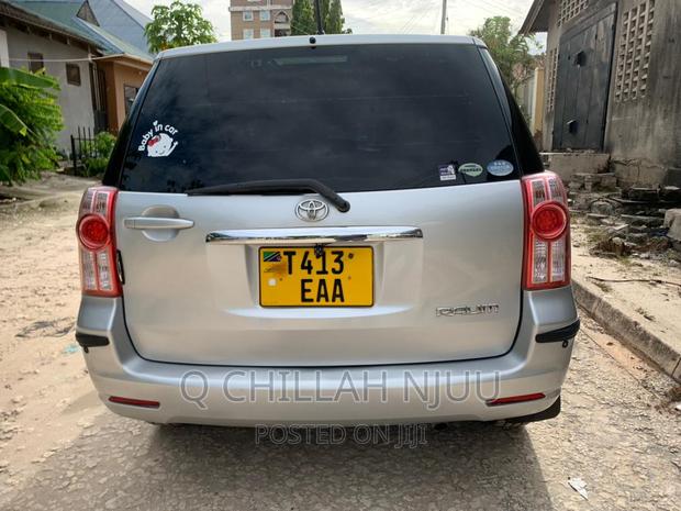 Toyota Raum 2006 Silver